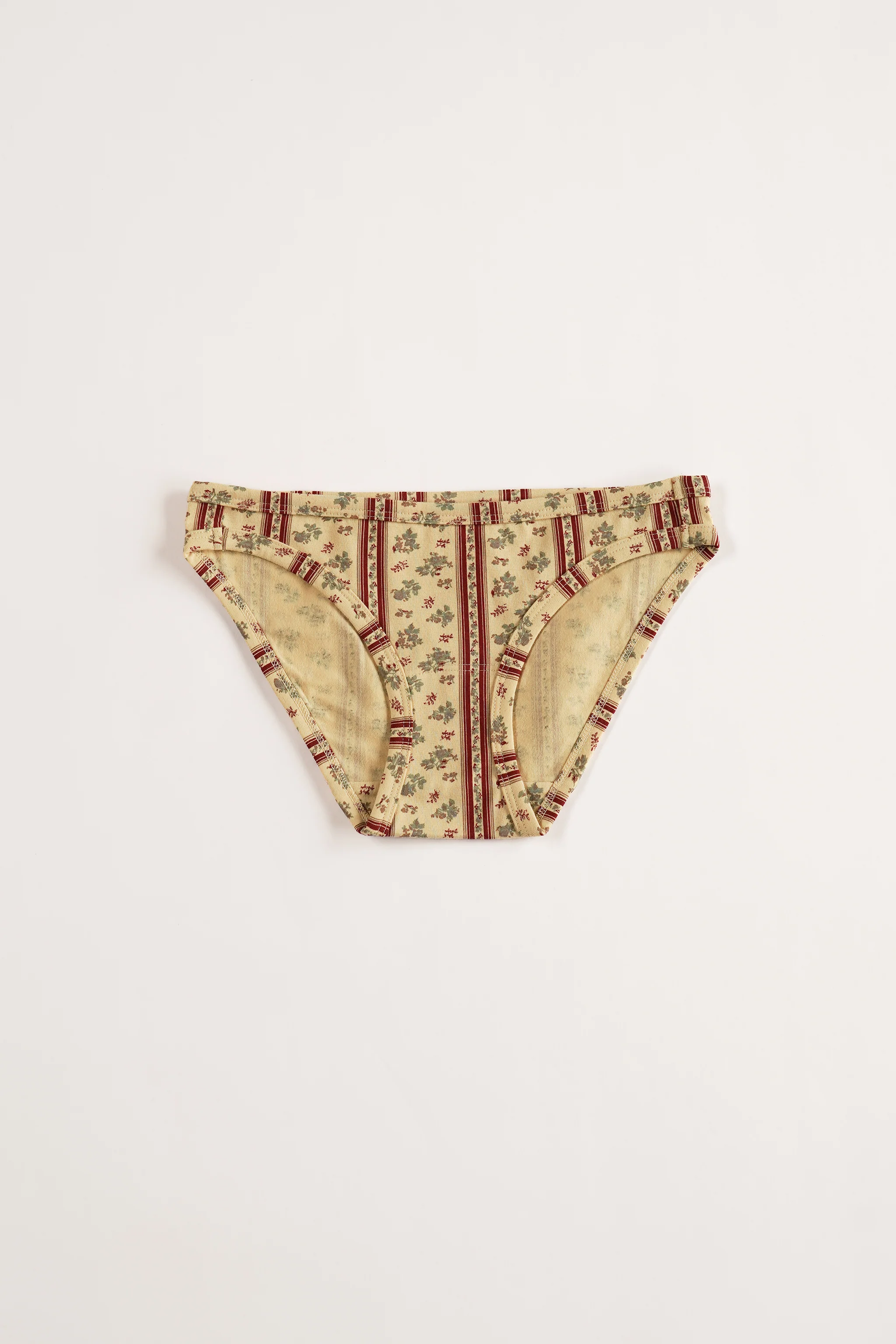 LOU UNDIES, wallflower - Image 4